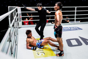 Banluelok Sitwatcharachai defeats Rak Erawan via knockout at The Inner Circle3