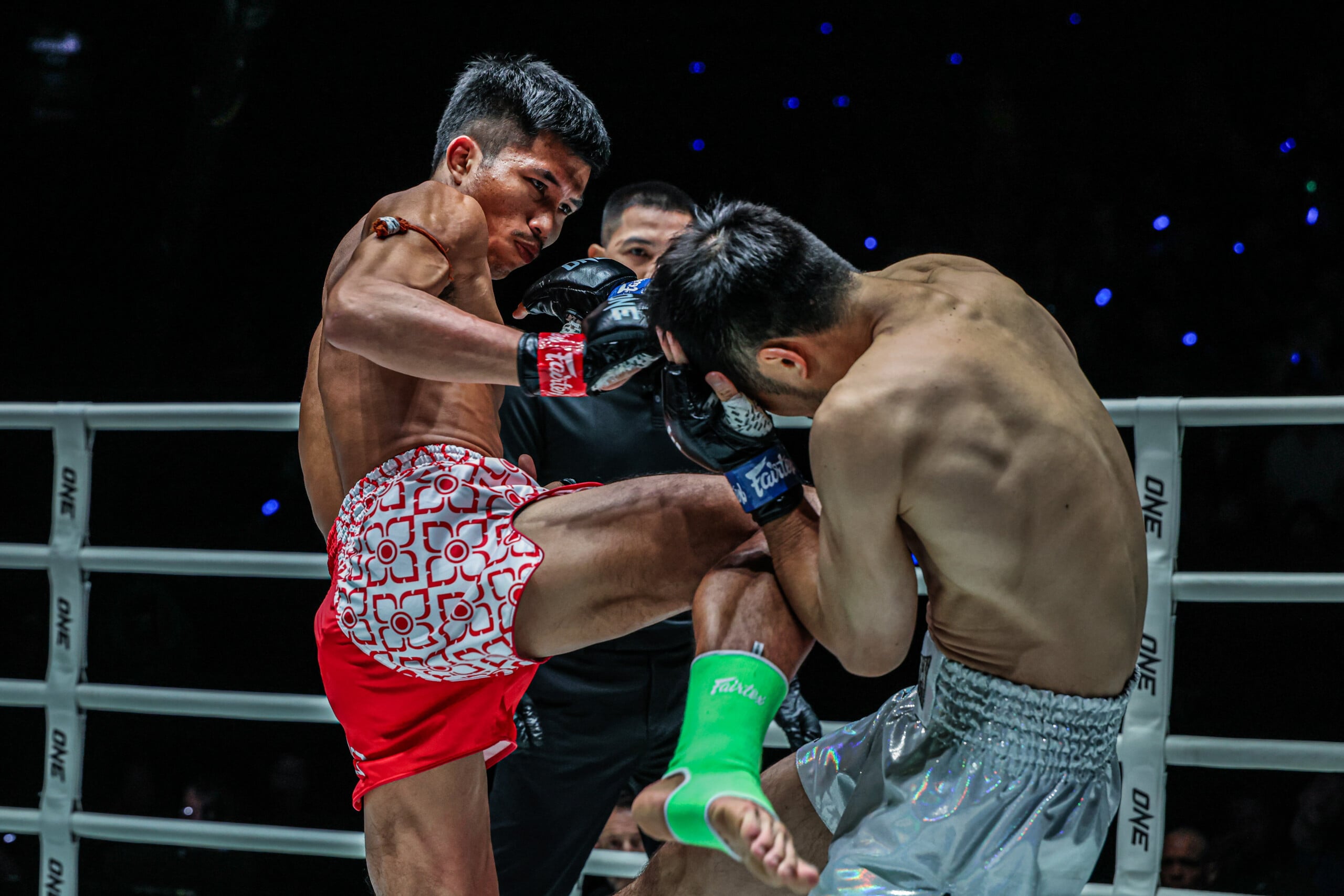 Ferrari Fairtex connects with a kick on Shinji Suzuki