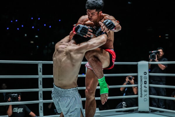 Ferrari Fairtex lands a jumping knee on Shinji Suzuki at ONE Fight Night 44