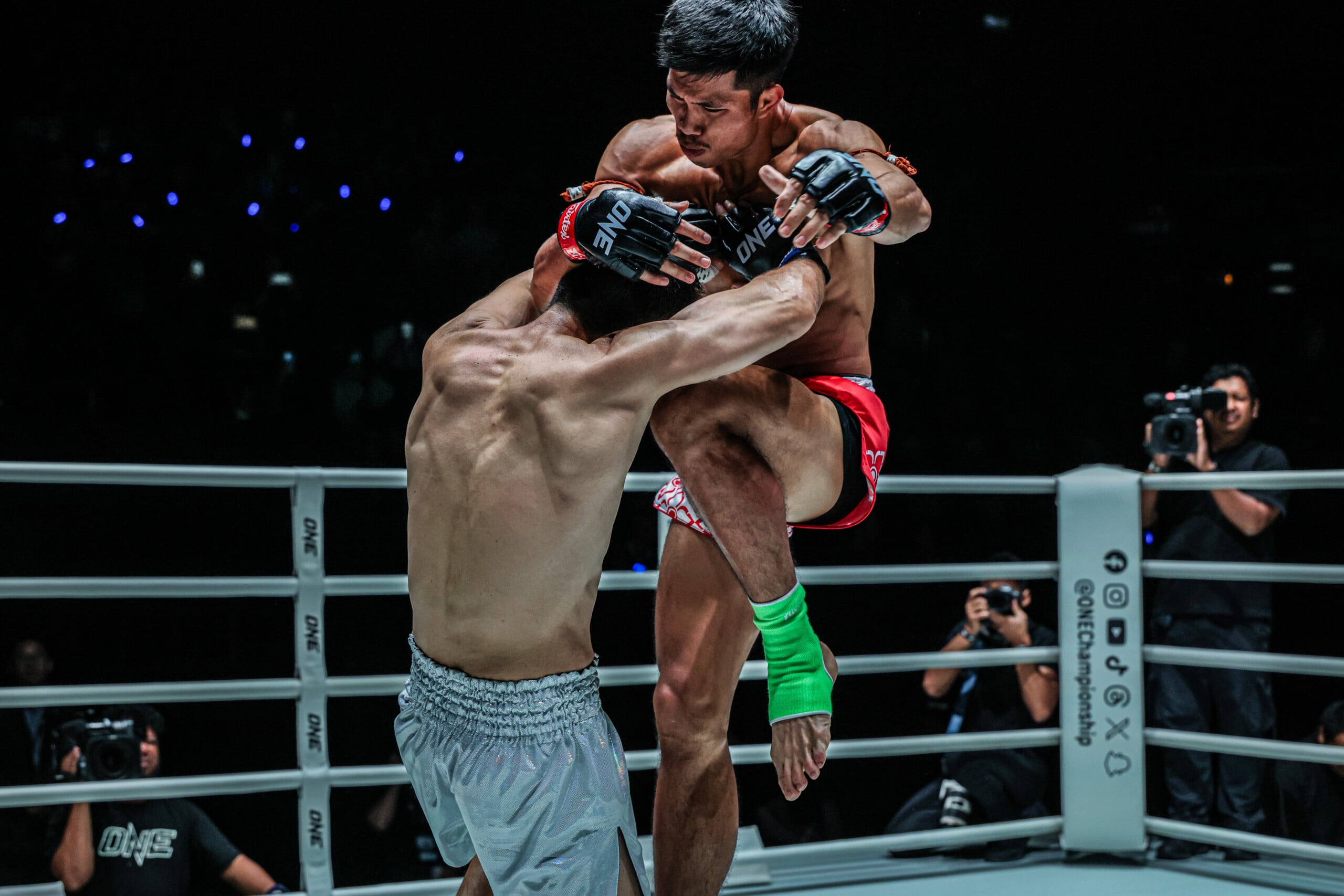 Ferrari Fairtex lands a jumping knee on Shinji Suzuki at ONE Fight Night 44