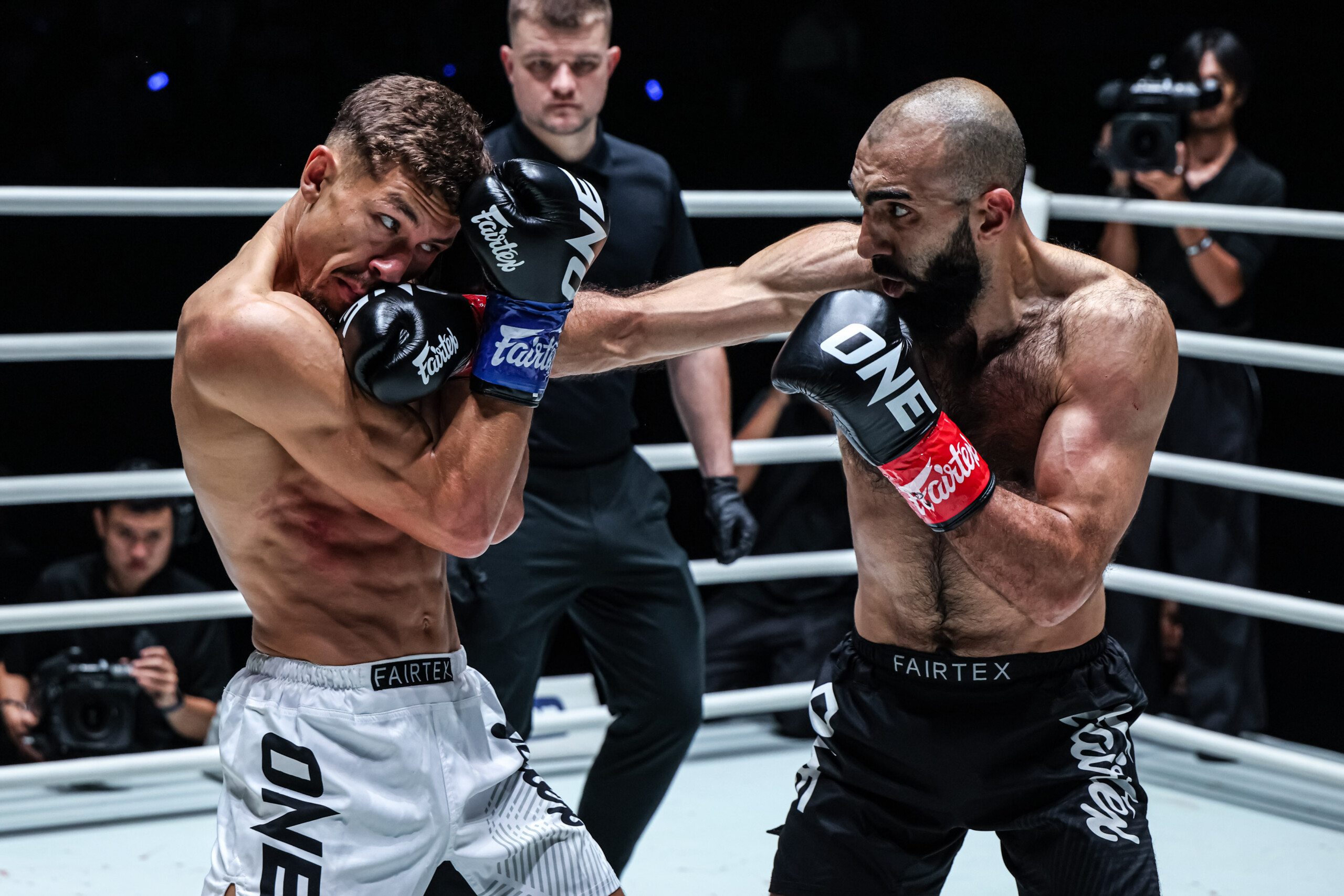 Mamuka Usubyan (R) and Enzo Kartoum (L) in action at ONE Friday Fights 158.