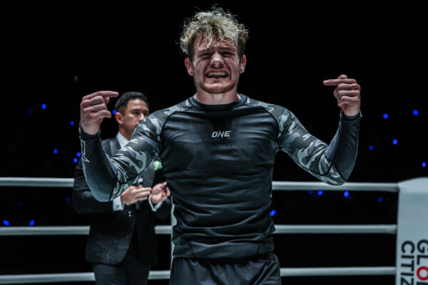 Owen Jones beats Fabricio Andrey at ONE Fight Night 44