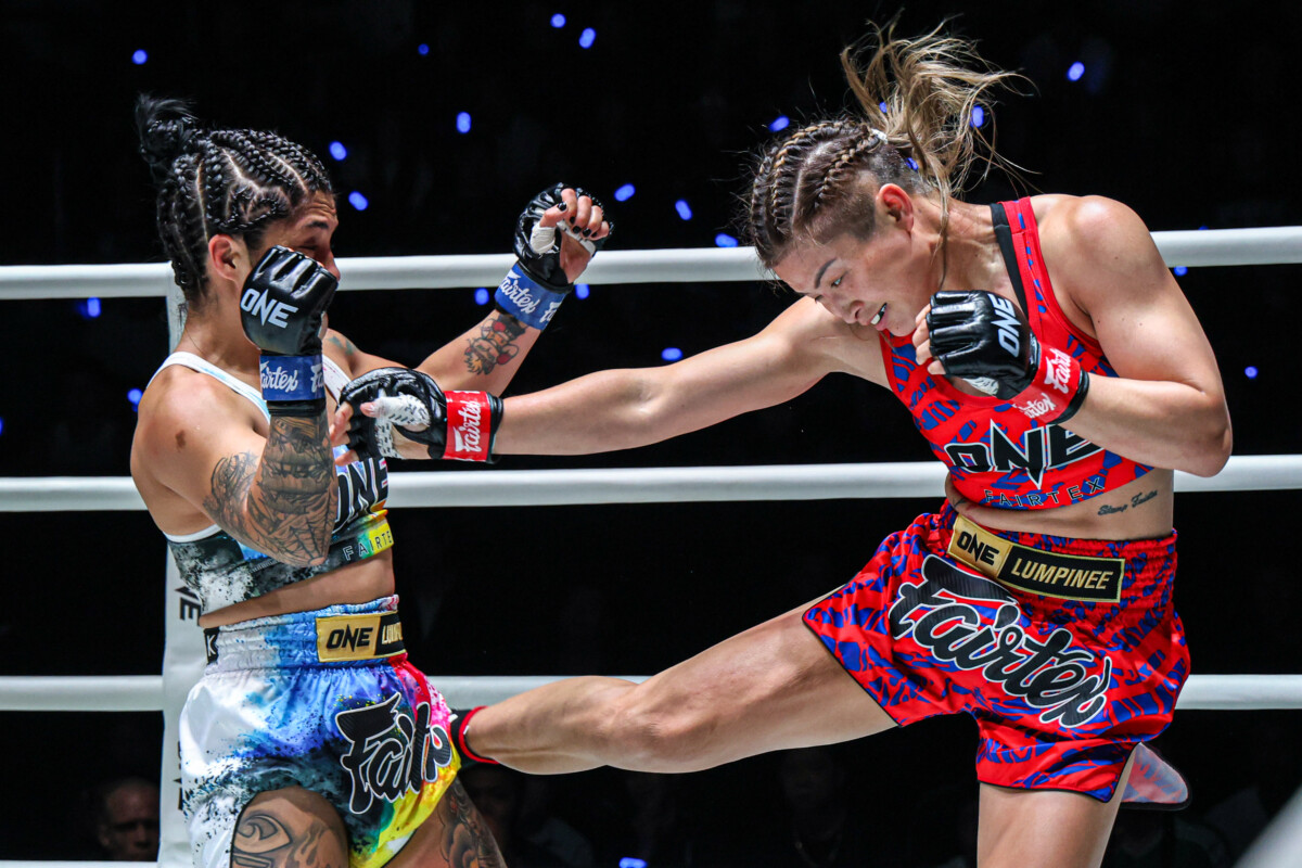 Stamp Fairtex going guns blazing against Cynthia Flores at The Inner Circle 20.