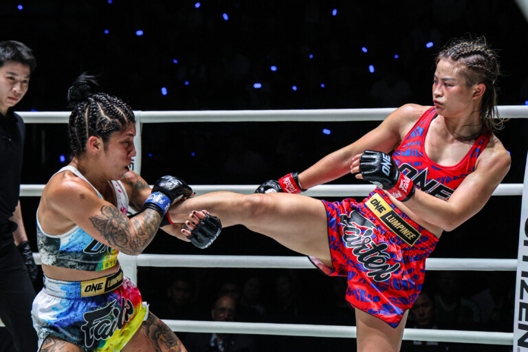 Stamp Fairtex (L) kicks Cynthia Flores at The Inner Circle 20