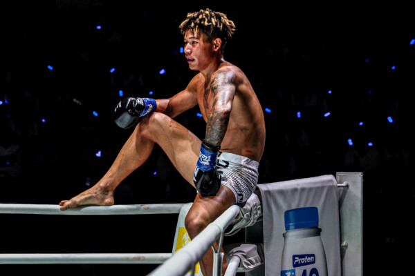 Yuan Pengjie defeats Jaosuayai Mor Krungthepthonburi at The Inner Circle
