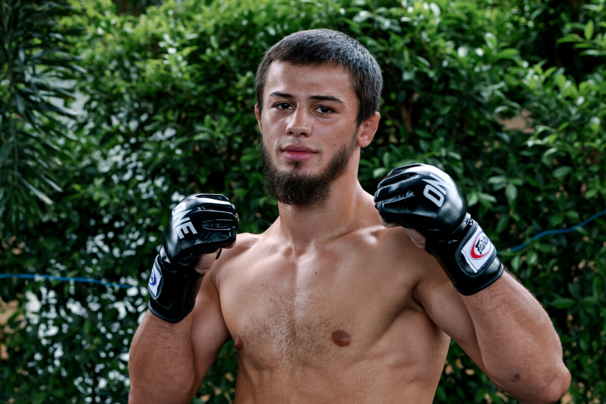 Abdulla Dayakaev strikes a pose for media at The Inner Circle 25 Open Workout