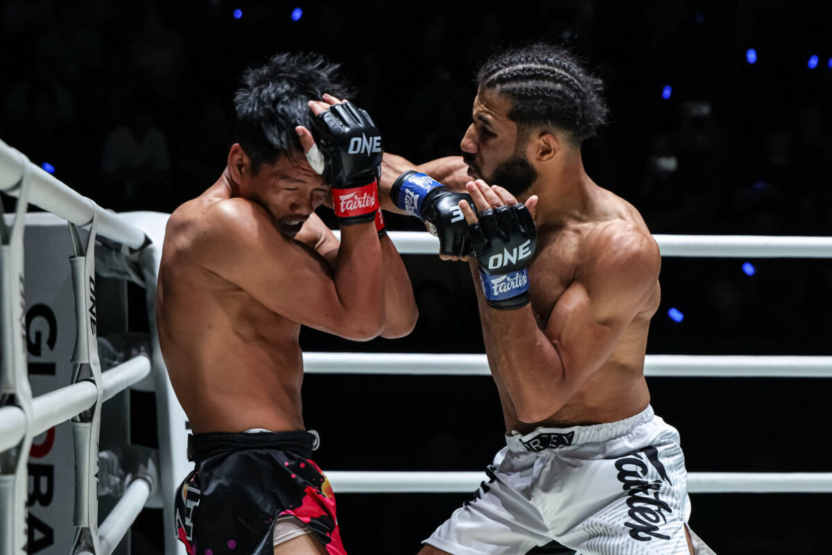 Adam Benwarwar and Kongklai Sor Sommai in action at ONE Friday Fights 162.