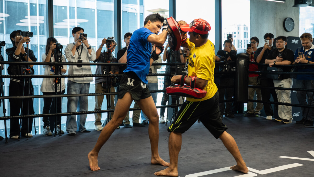 Aliff Sor Dechapan fires an elbow at The Inner Circle 23 open workout