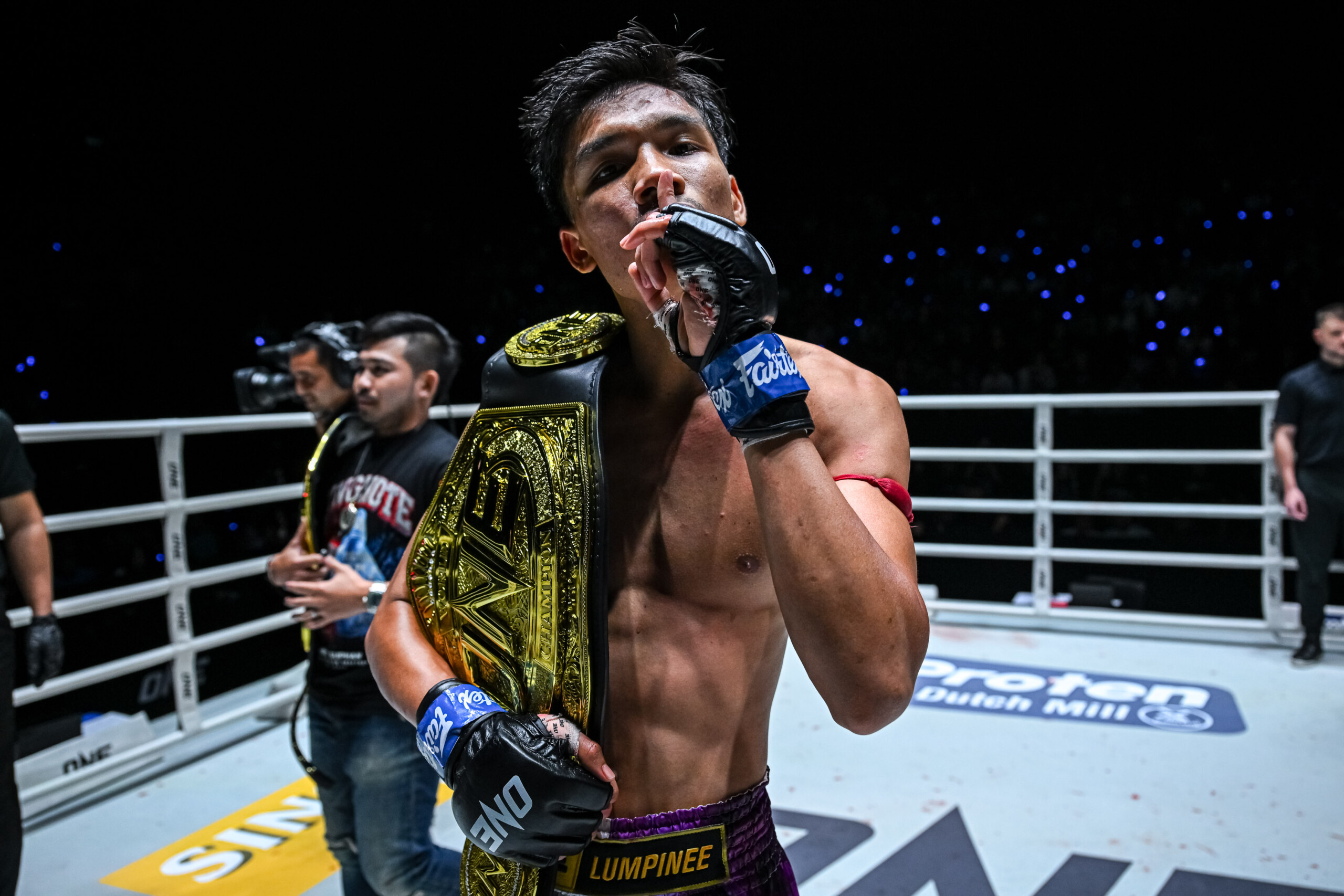 Aliff Sor Dechapan defeats Sam-A Gaiyanghadao via knockout at The Inner Circle 23