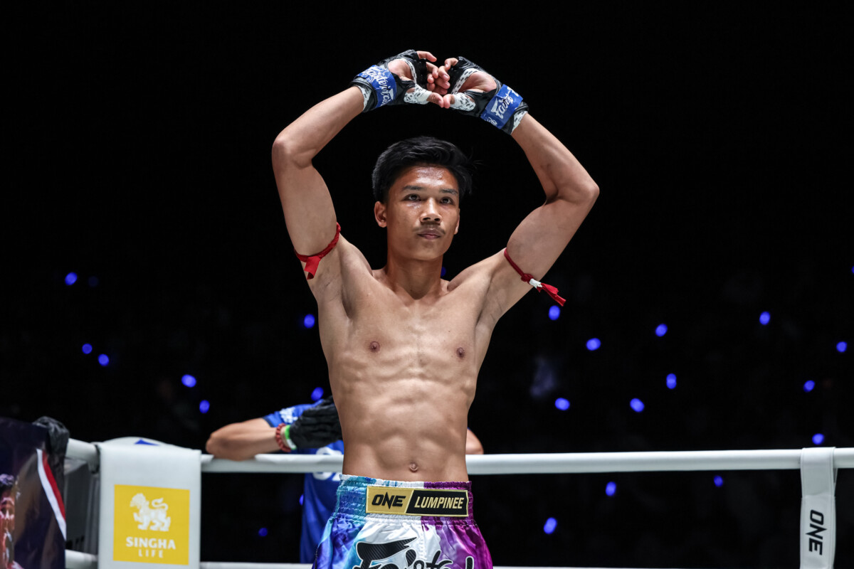 Aliff Sor Dechapan defeats Sam-A Gaiyanghadao via knockout at The Inner Circle 23