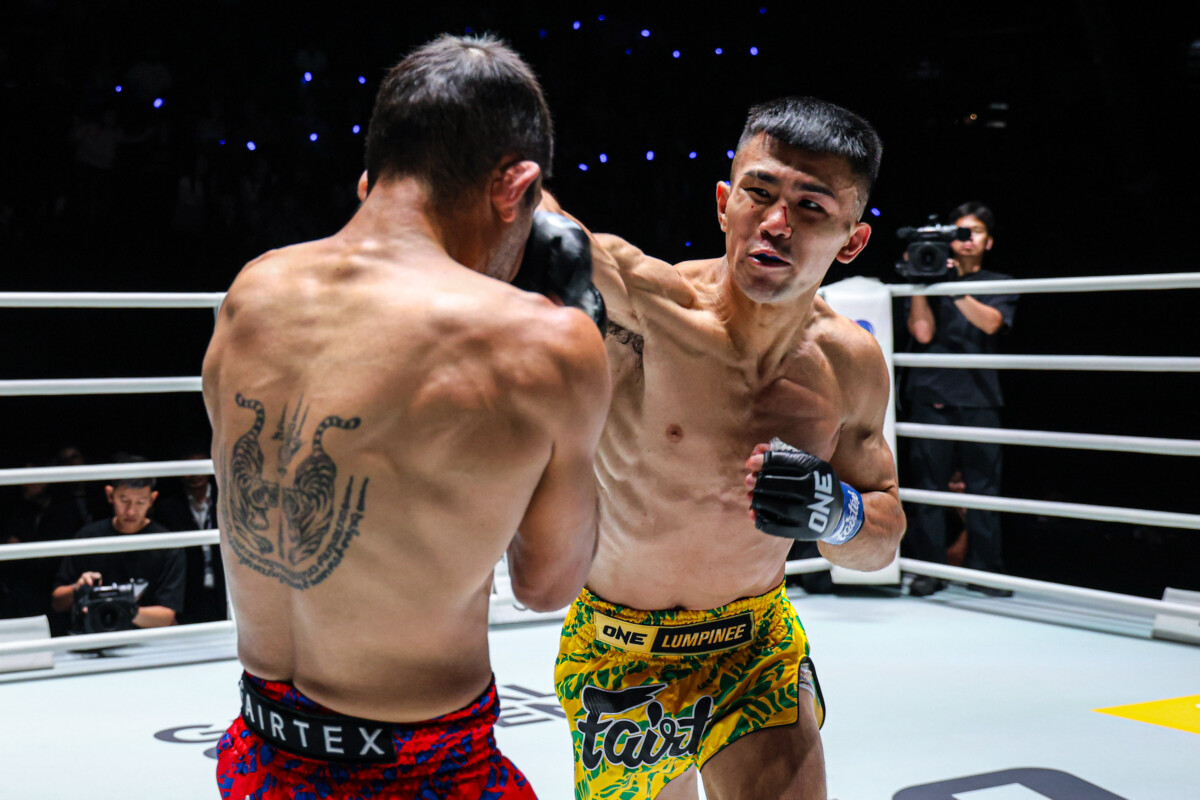 Asahi Shinagawa connects with a right hand on Salvador Velazquez Villarello at The Inner Circle 24