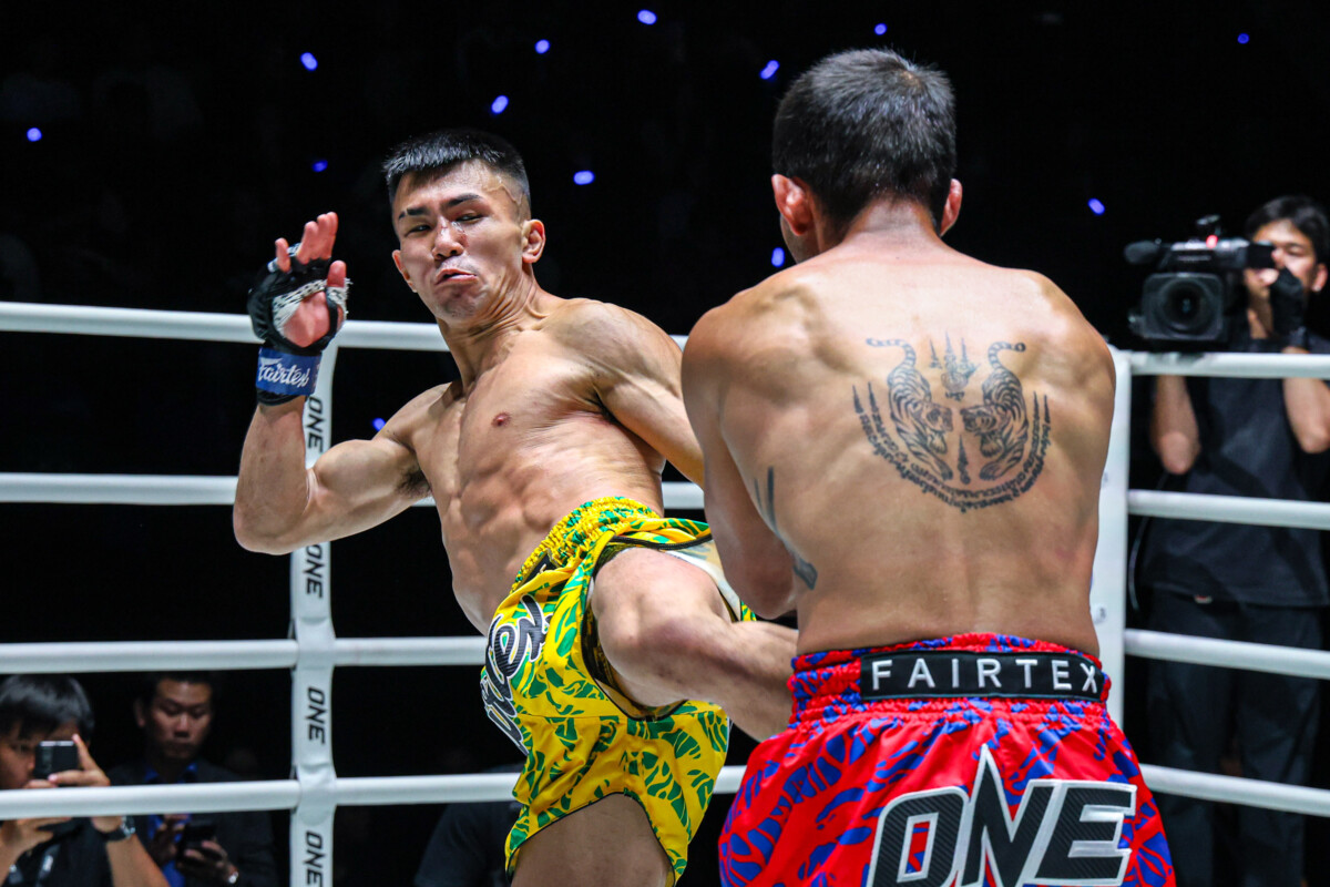 Asahi Shinagawa lands a body kick on Salvador Velazquez Villarello at The Inner Circle 24