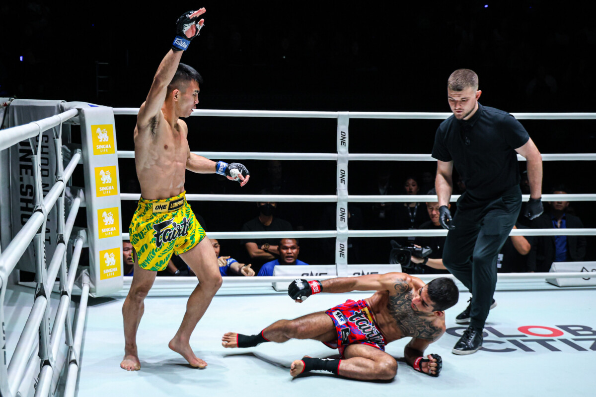 Asahi Shinagawa secures a knockdown against Salvador Velazquez Villarello at The Inner Circle 24