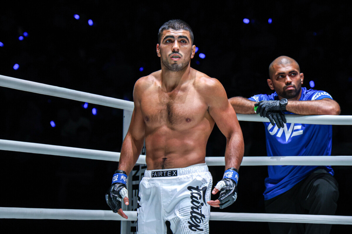 Elbek Alyshov gets ready to fight Enkh Orgil Baatarkhuu at The Inner Circle 24