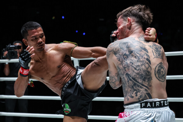 Khunponnoi Sor Sommai landed his kicks all night long against Gregor Thom at ONE Friday Fights 162.
