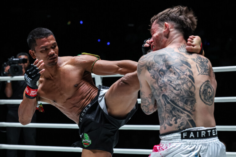 Khunponnoi Sor Sommai landed his kicks all night long against Gregor Thom at ONE Friday Fights 162.