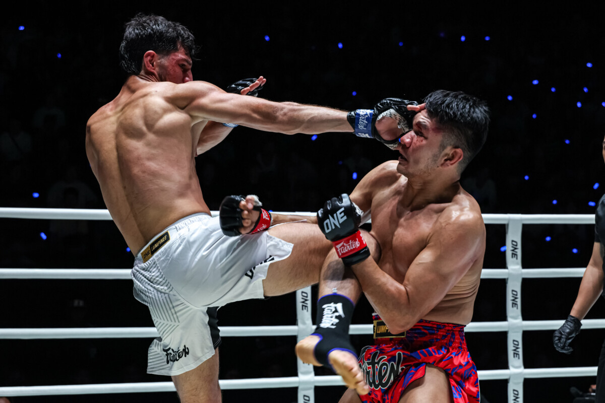 Mustafa Al Tekreeti and Kompikart PK Saenchai trading shots at The Inner Circle 22.