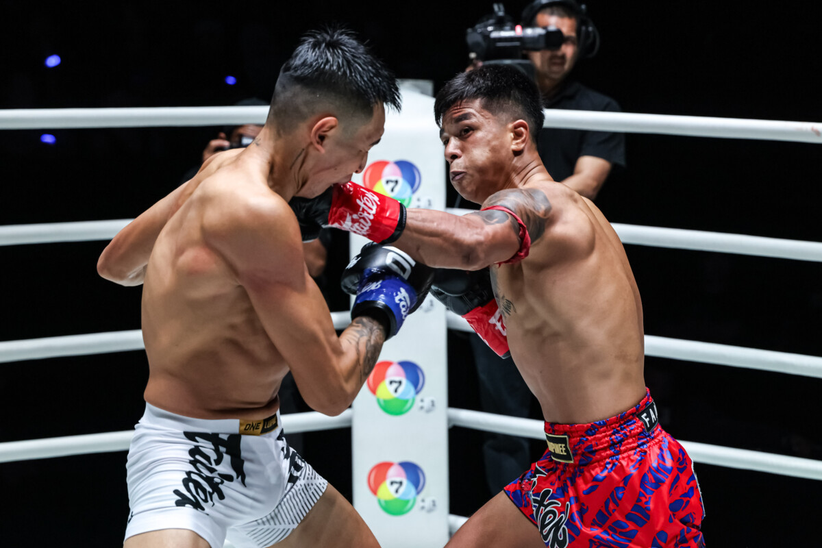 Panpayak Jitmuangnon defeats Anuar Cisneros at The Inner Circle 23 on July 24.