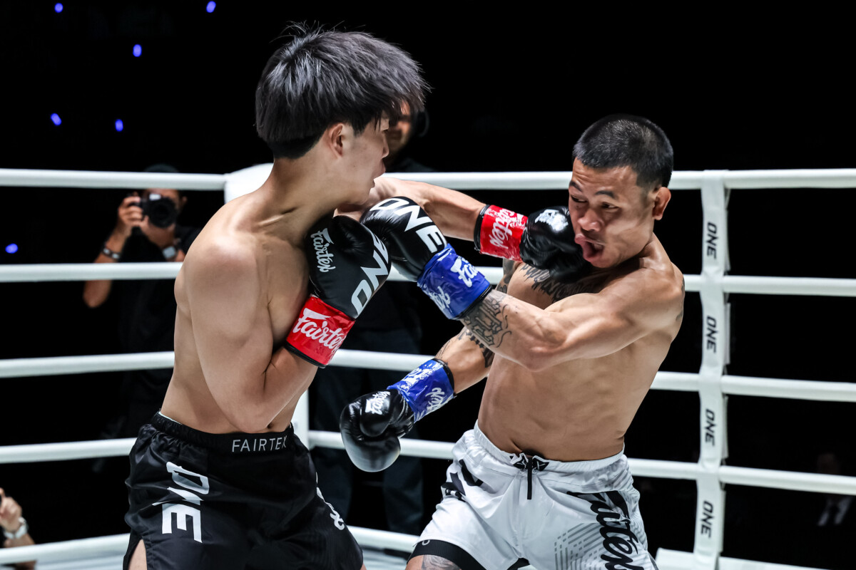 Ryujin Nasukawa lands a left punch on Thongpoon PK Saenchai at The Inner Circle 23