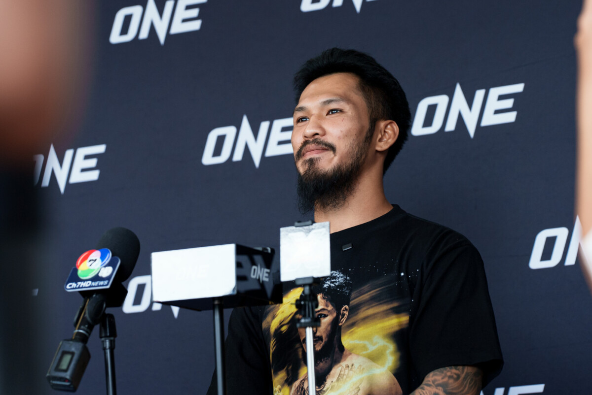 Suakim Pongsuphan PK chats with members of the media at The Inner Circle 25 Open Workout