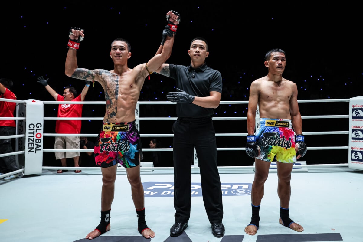 The referee raises Bakjo’s hand following his victory at The Inner Circle 26