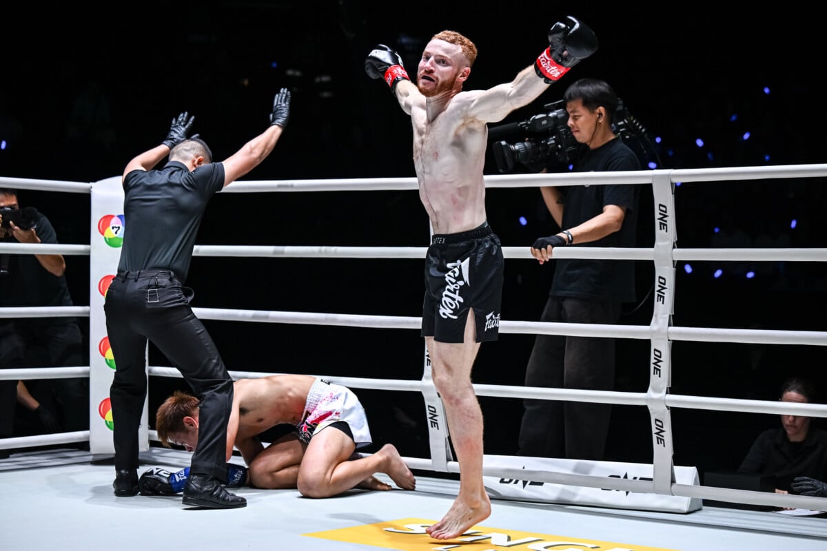 Ben Longstaff celebrates his victory over Kazuteru Yamazaki at The Inner Circle 27