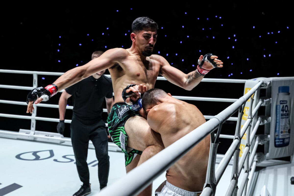 Dalian Dawody fires a stabbing knee on Lamin Souayah at The Inner Circle 27