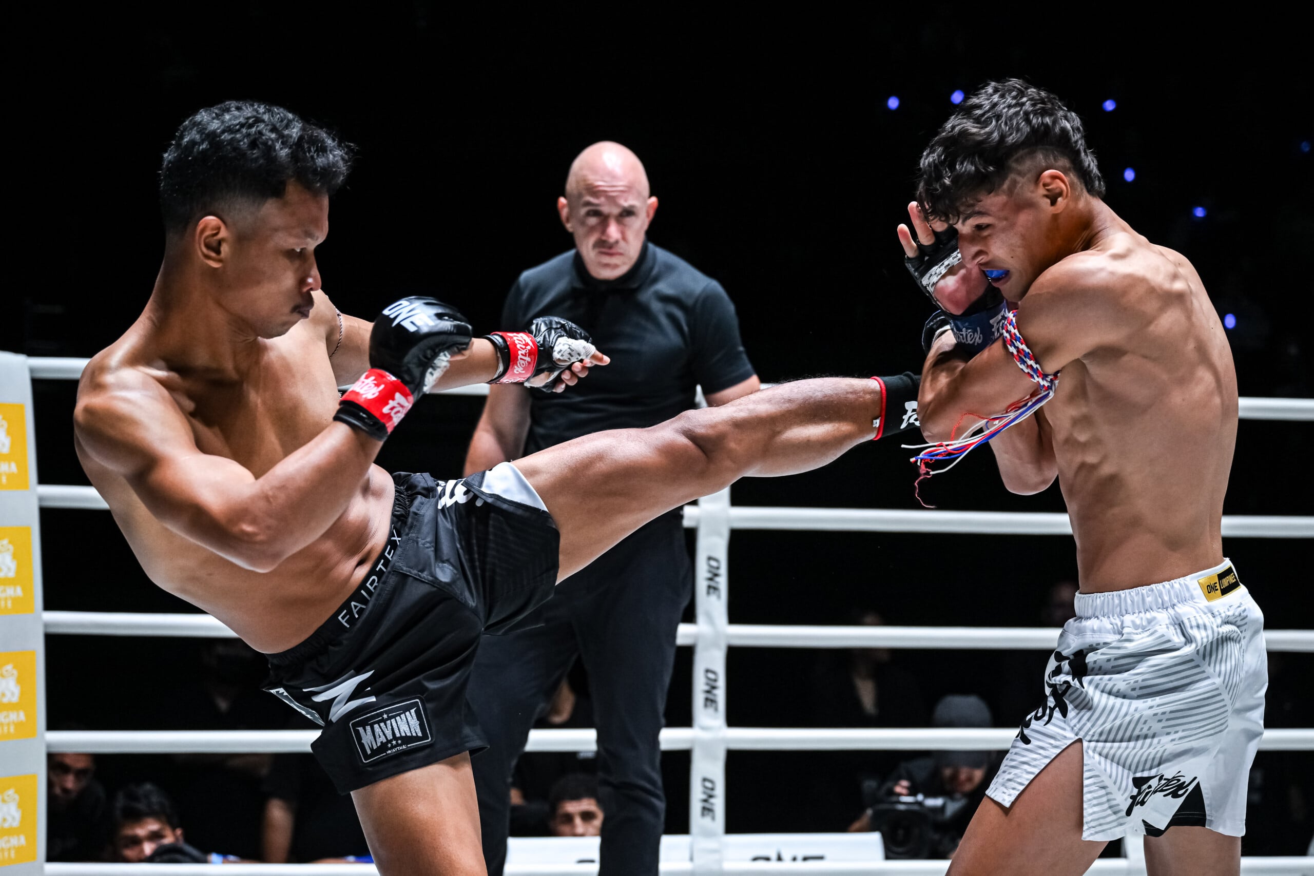 Denkriangkrai unleashes a kick at Abdessamie Rhenimi at ONE Friday FIghts 166.