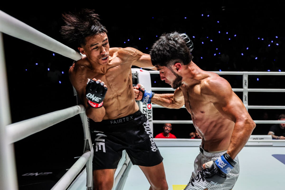 Fakhriddin Khasanov lands a body punch on Basta Abdelmouneme at The Inner Circle 28