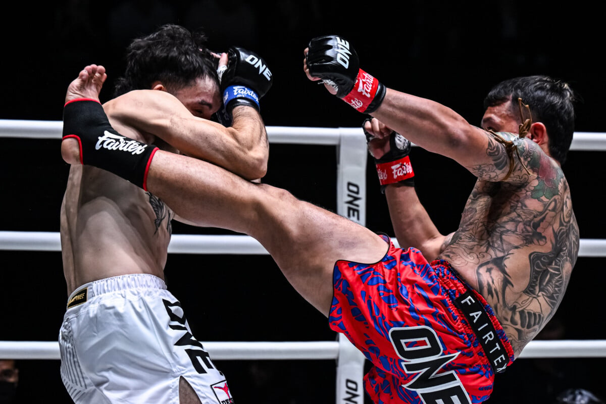 Gingsanglek lands a high kick against Dmitri Ramos at The Inner Circle 26