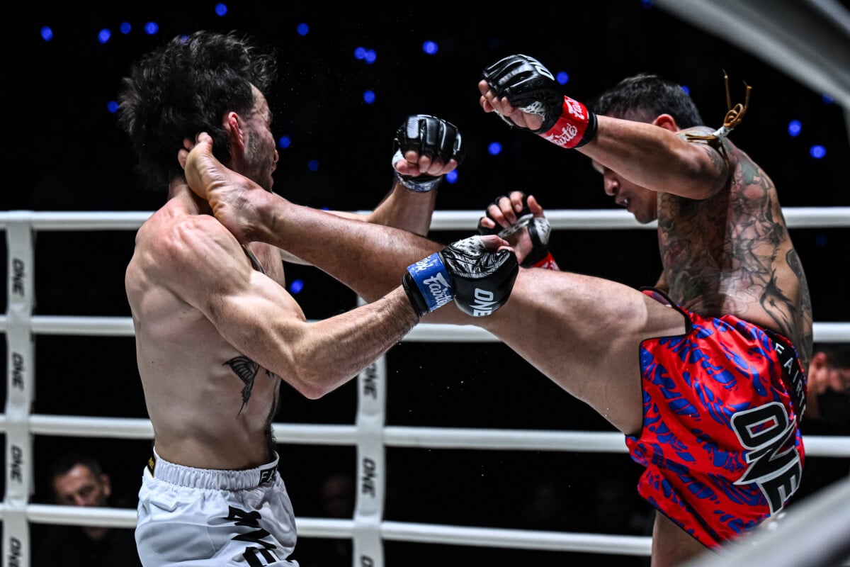 Gingsanglek slams a high kick on Dmitri Ramos at The Inner Circle 26