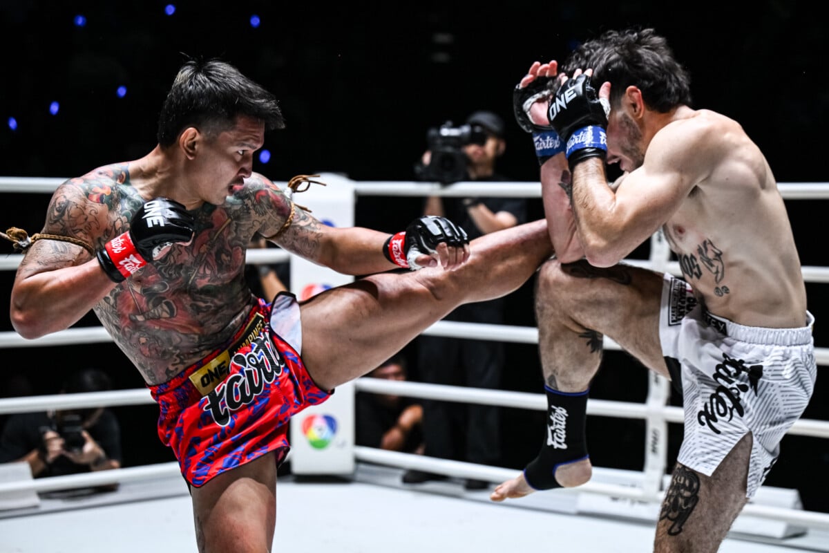 Gingsanglek slams a high kick against Dmitri Ramos at The Inner Circle 26.