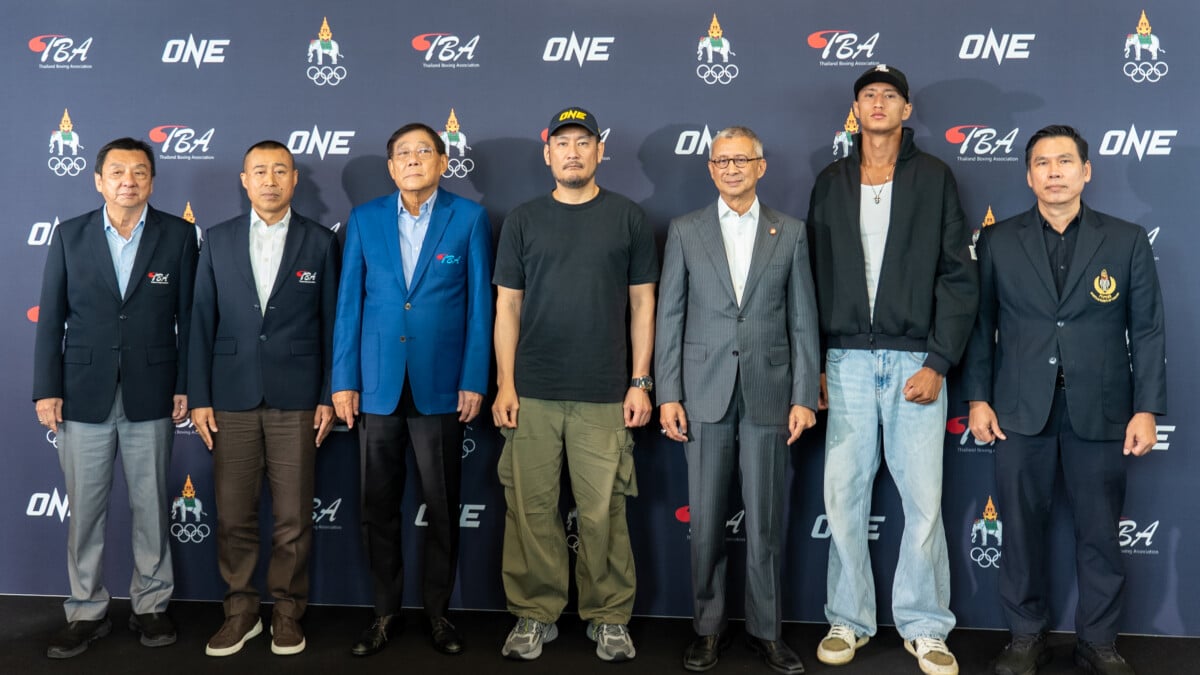 Officials from the Thailand Boxing Association and the National Olympic Committee of Thailand joined Nabil Anane and Chatri Sityodtong at the press conference held at Evolve MMA in Bangkok on Friday, August 14.