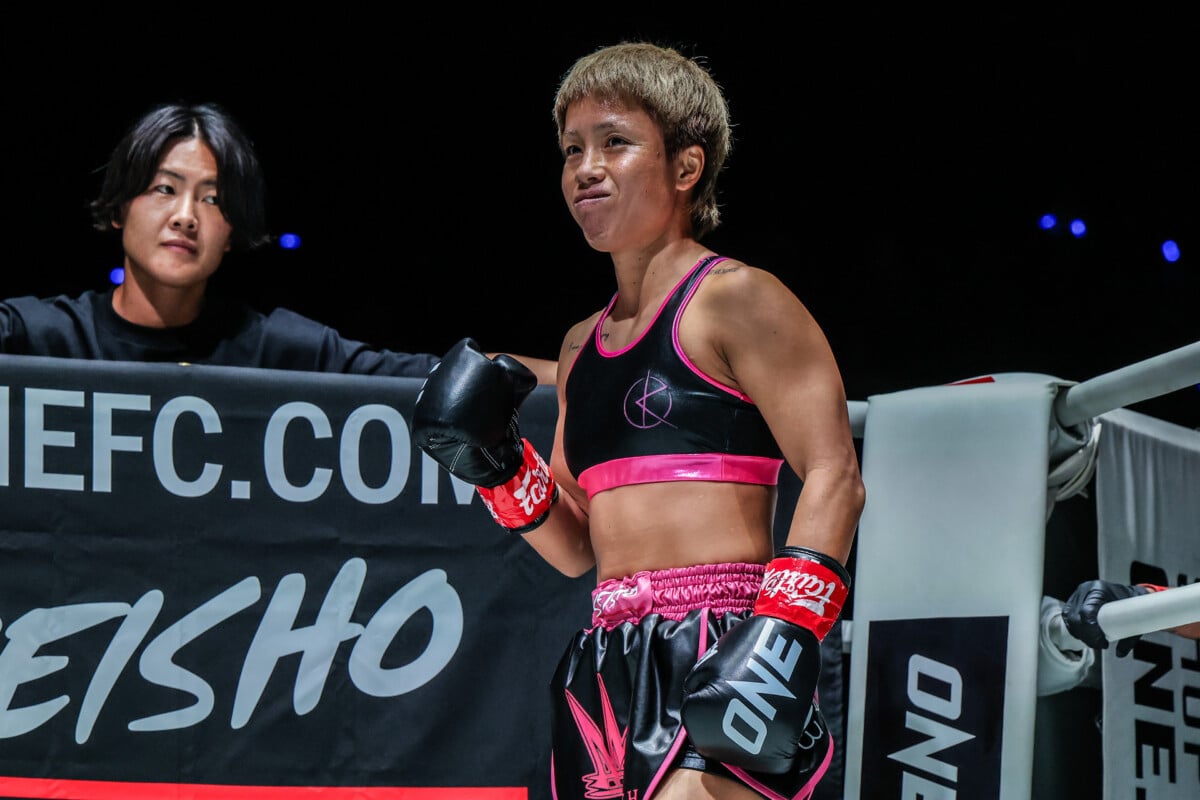Kana gets ready to fight Yu Yau Pui at ONE Fight Night 46