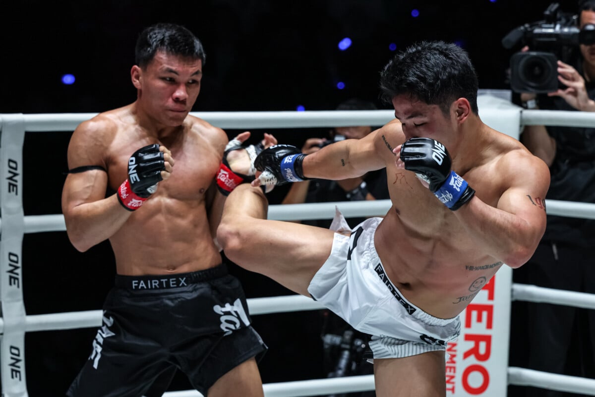 Komawut FA Group throws a body kick on Kyaw Swar Win at The Inner Circle 27
