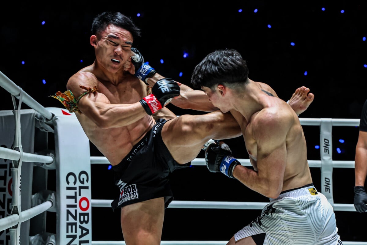 Lenny Blasi connects with a right hand on Worapon Lukjaoporongtom at The Inner Circle 28