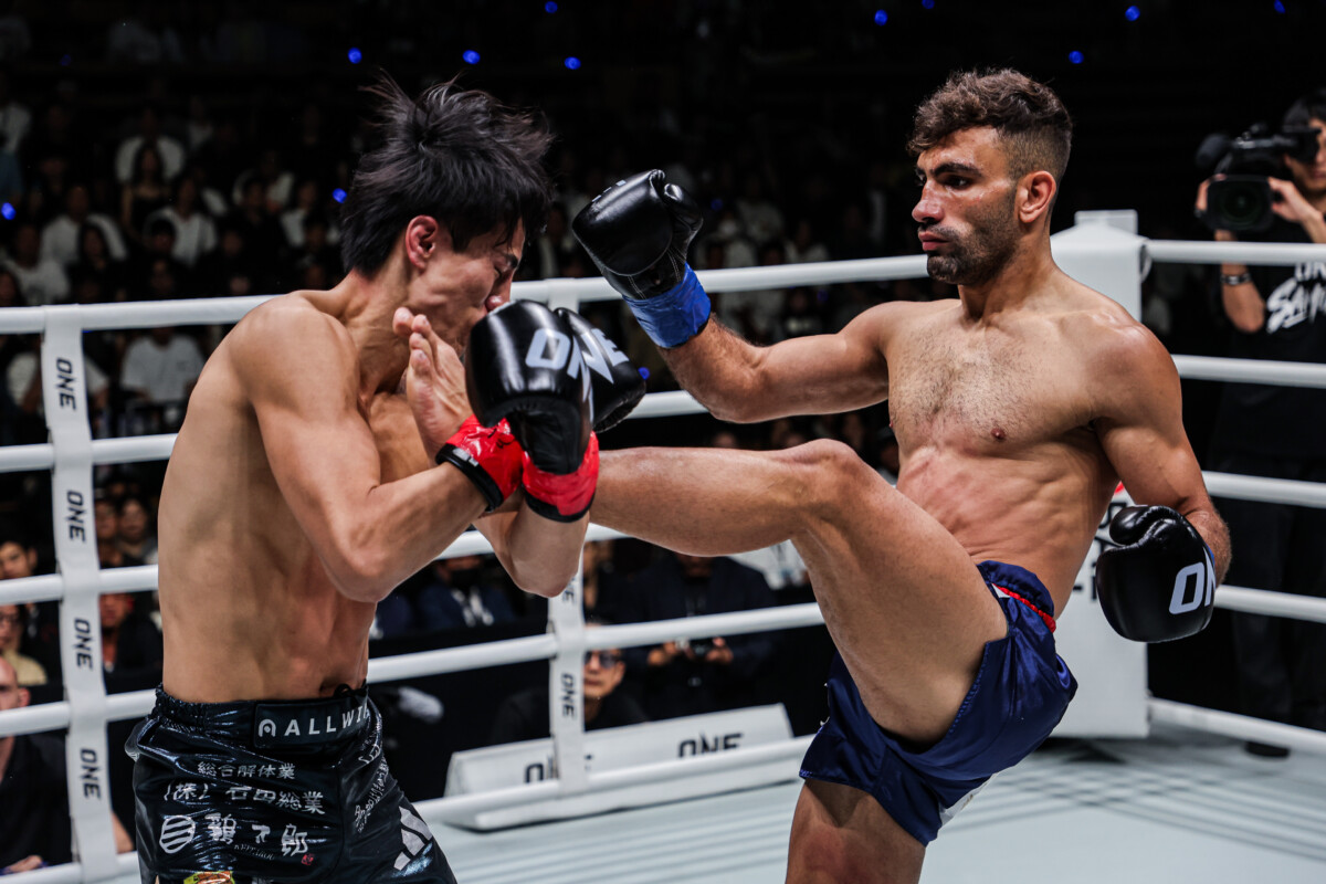 Mohammad Siasarani connects with head kick on Kaito at ONE SAMURAI 2