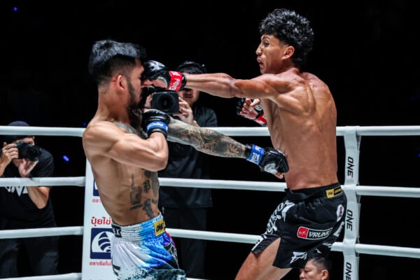 Nabil Anane punches Suakim at The Inner Circle 25