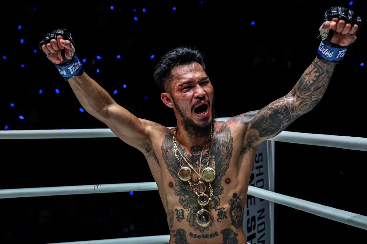 Suakim PongSuphan PK celebrates after defeating Nabil Anane at The Inner Circle 25.