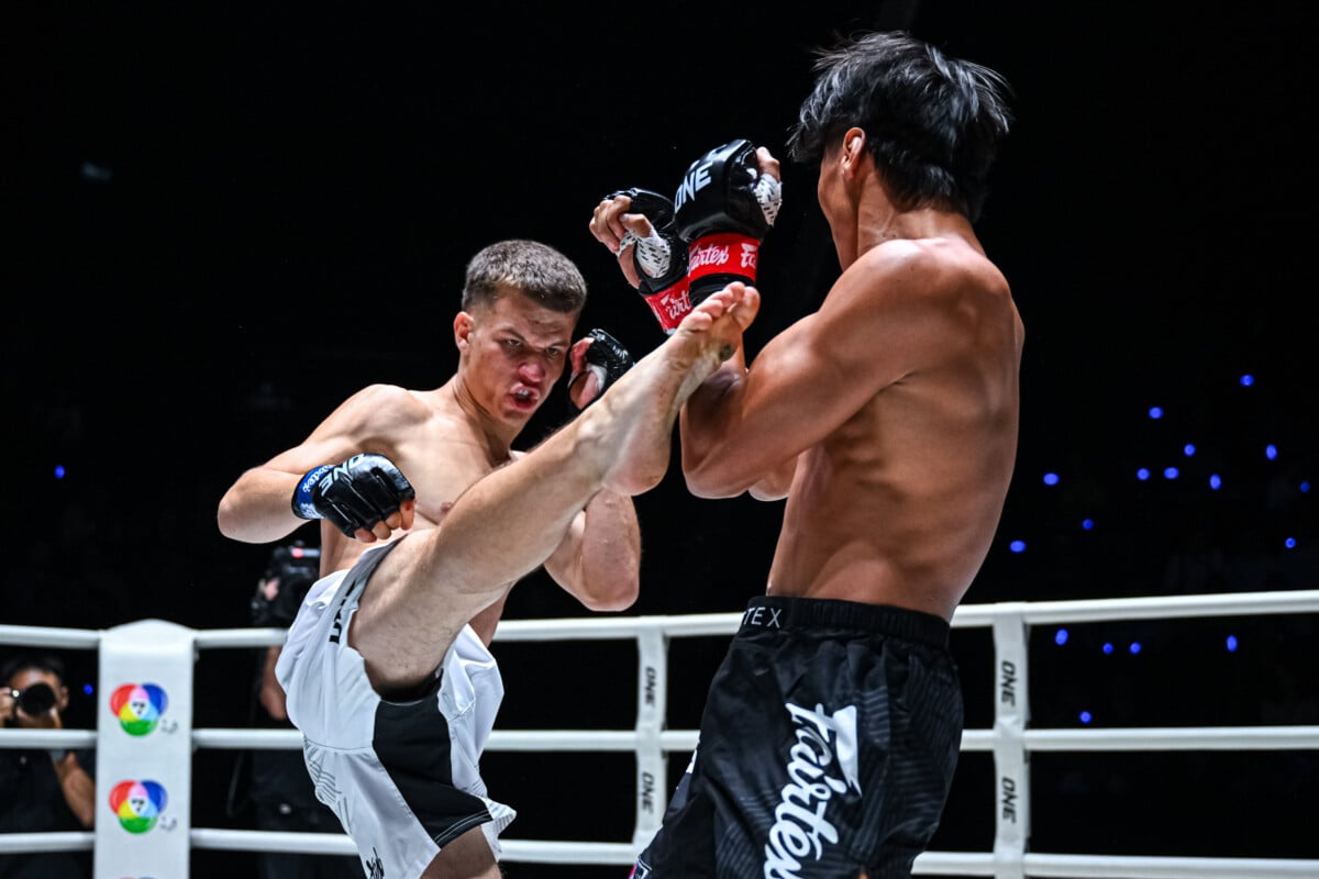 Petkhaokradong blocks a kick from Vadzim Shapiatsiuk at The Inner Circle 26