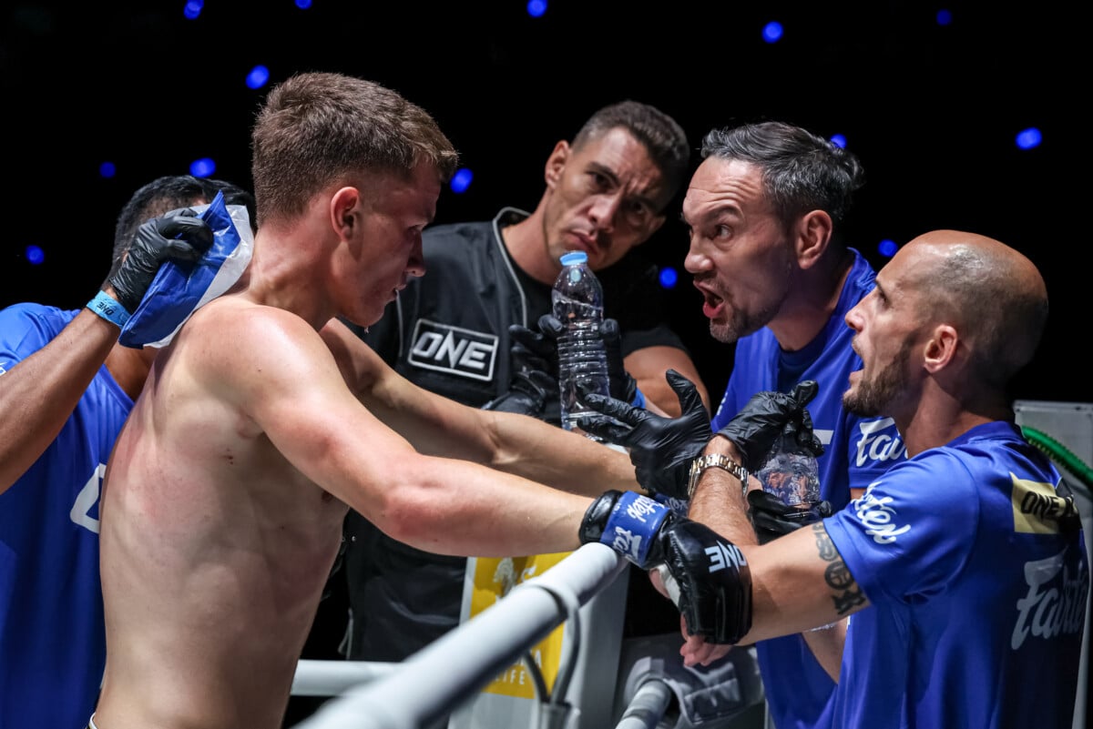 Vadzim Shapiatsiuk talks to his corner at The Inner Circle 26