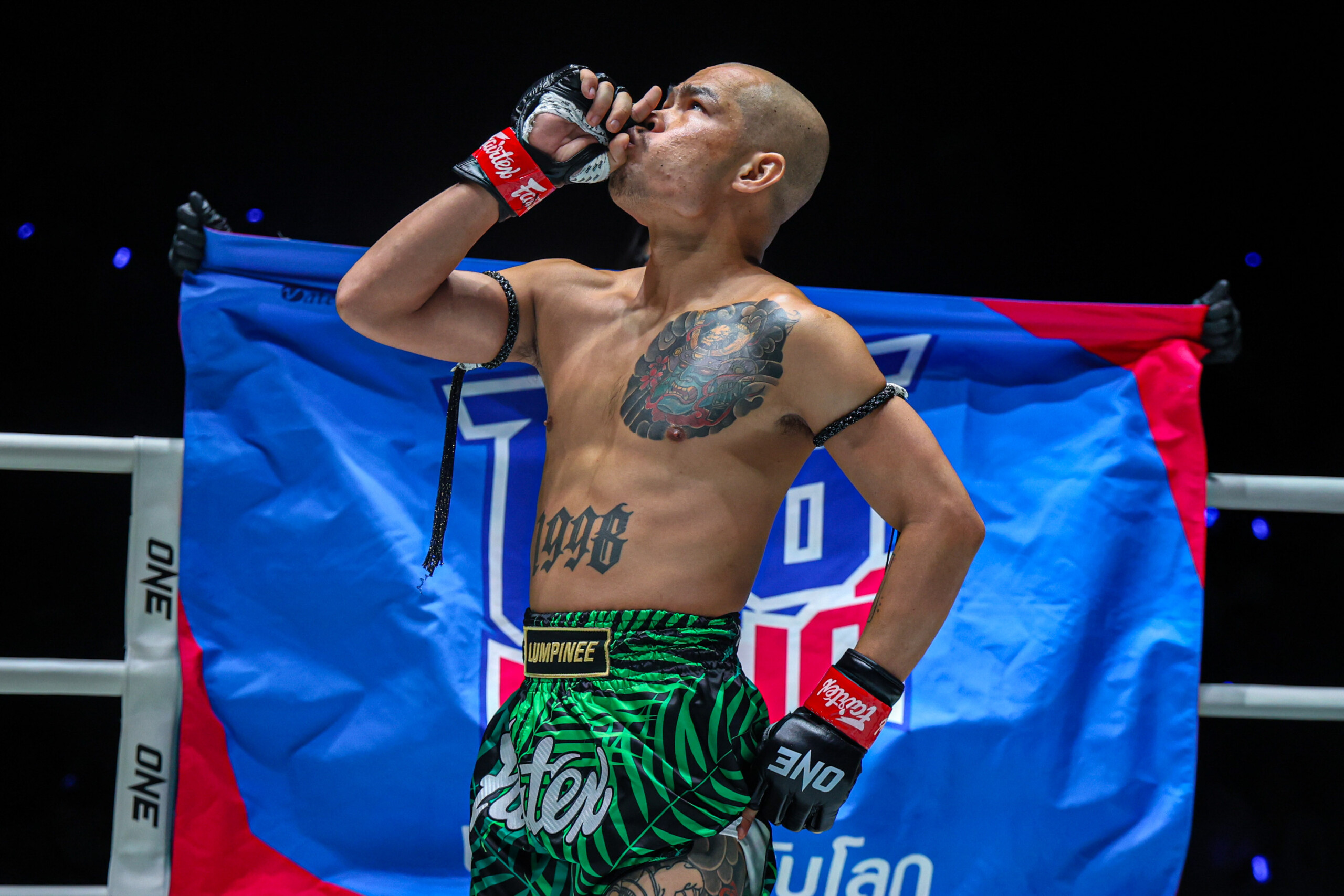 Petninmungkorn gets ready for bettle against Pet at ONE Friday Fights 165.