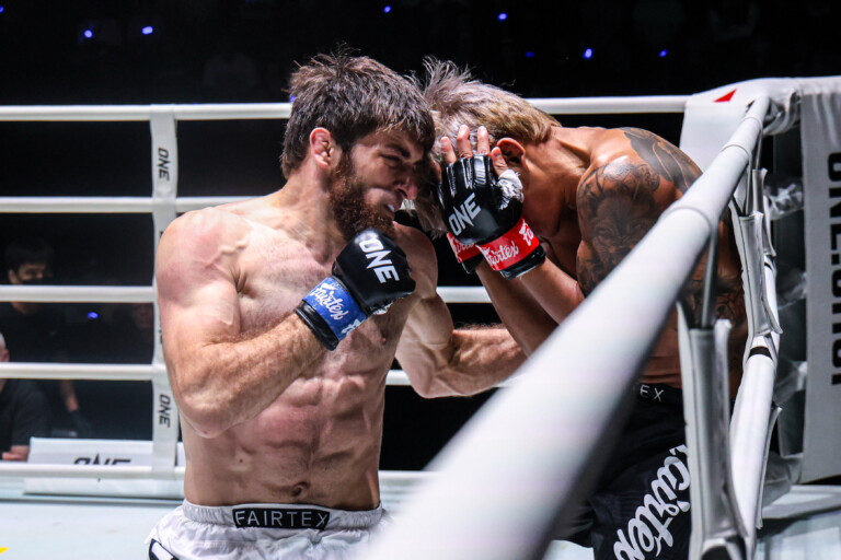 Suksawat and Ilyas Musaev in action at ONE Friday Fights 165.