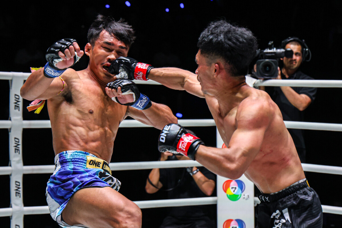 Tahaneak lands a right punch on Dabdam at The Inner Circle 25.