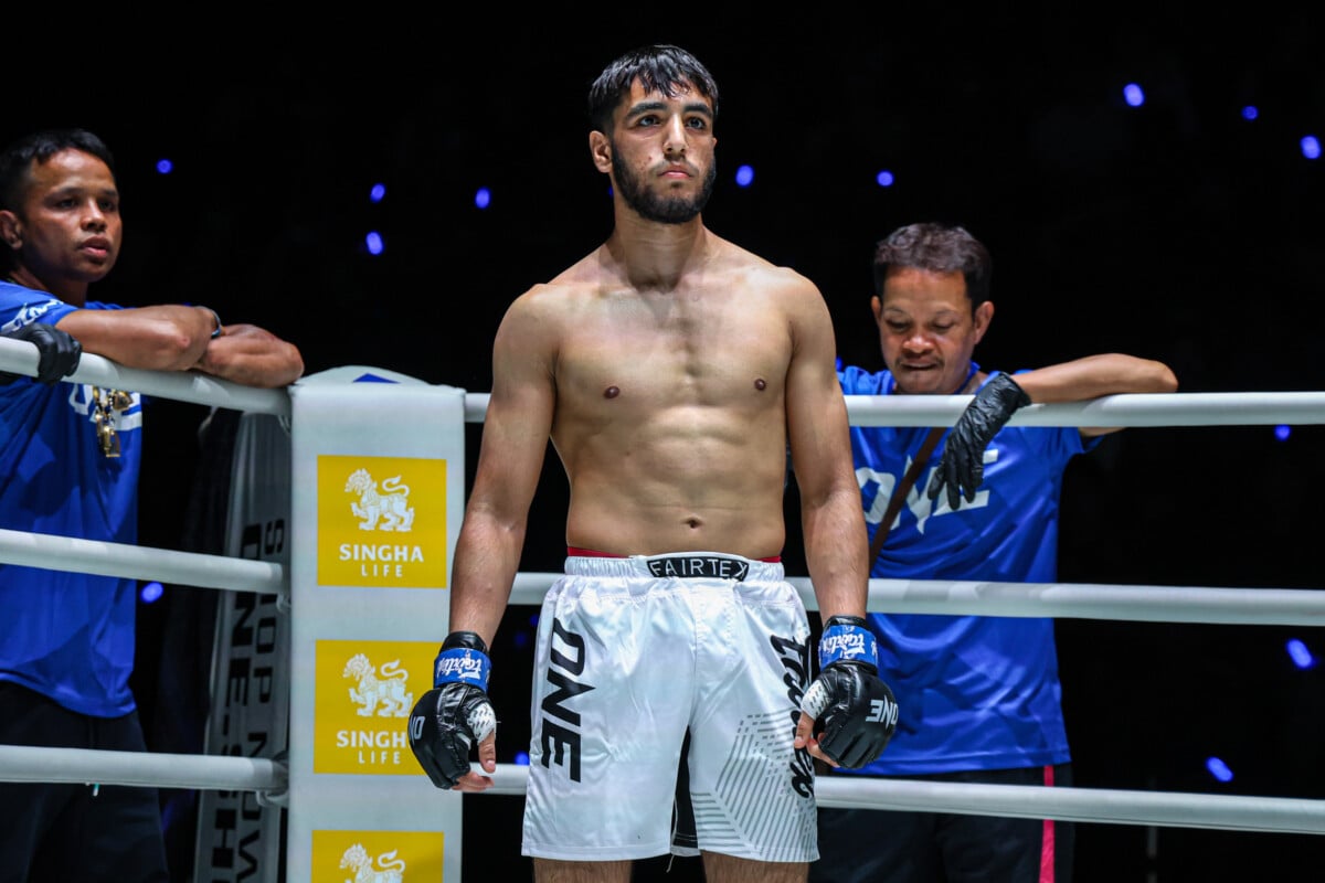 Ubaid Hussain gets ready to fight Isannuea Sor Sasiwat at The Inner Circle 28