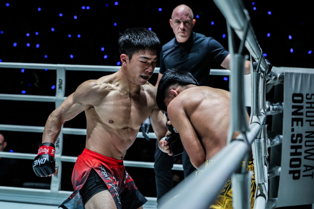 Viet Anh Do unleashes punches on Davi Brandāo at ONE Fight Night 46