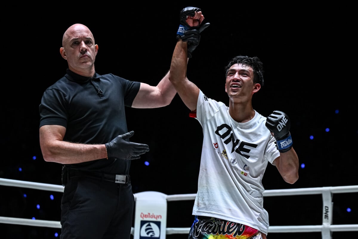 Petnamkhong celebrates his win over Wanchainoi at The Inner Circle 26.