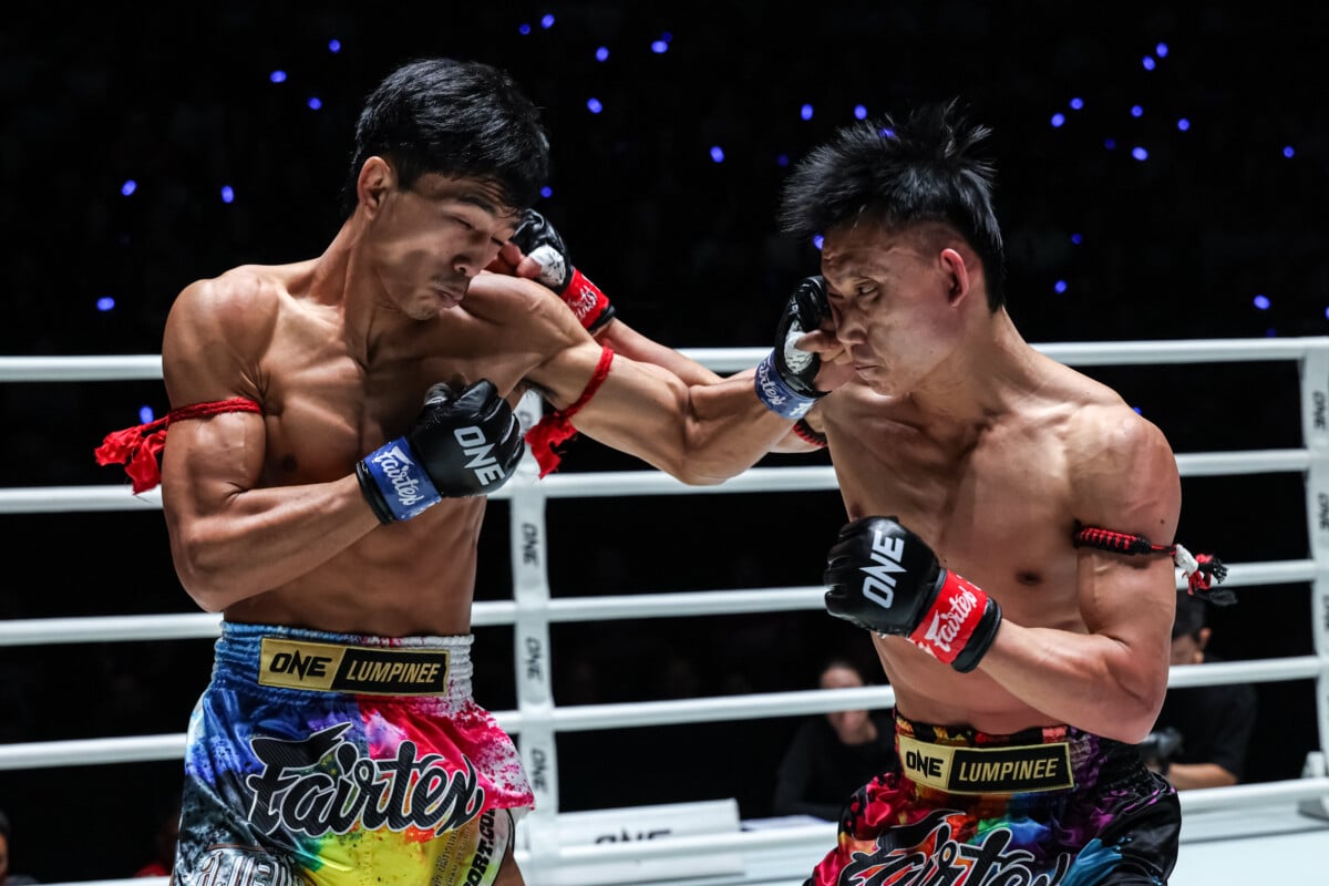 Wanchainoi and Petnamkhong trading inside the pocket at The Inner Circle 26.
