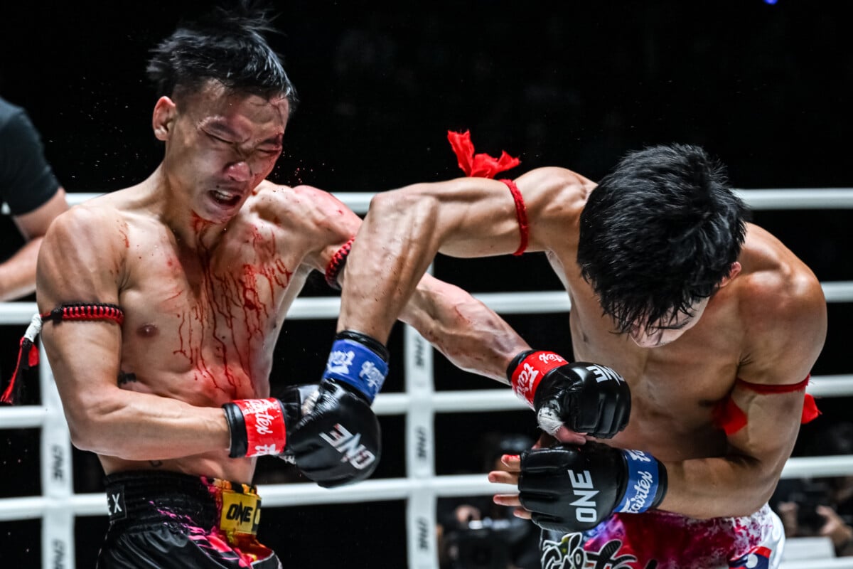 Petnamkhong lands a right elbow on Wanchainoi PK at The Inner Circle 26 33