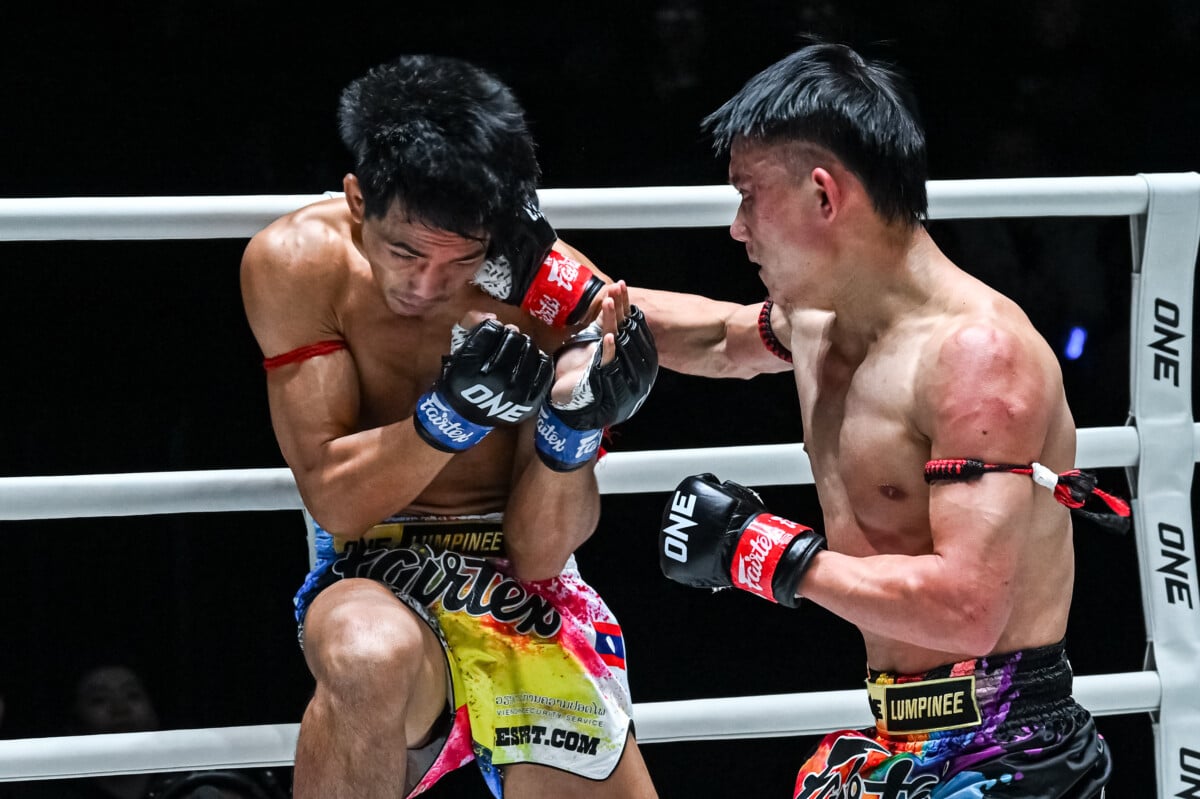Wanchainoi PK connects with a punch against Petnamkhong at The Inner Circle 26